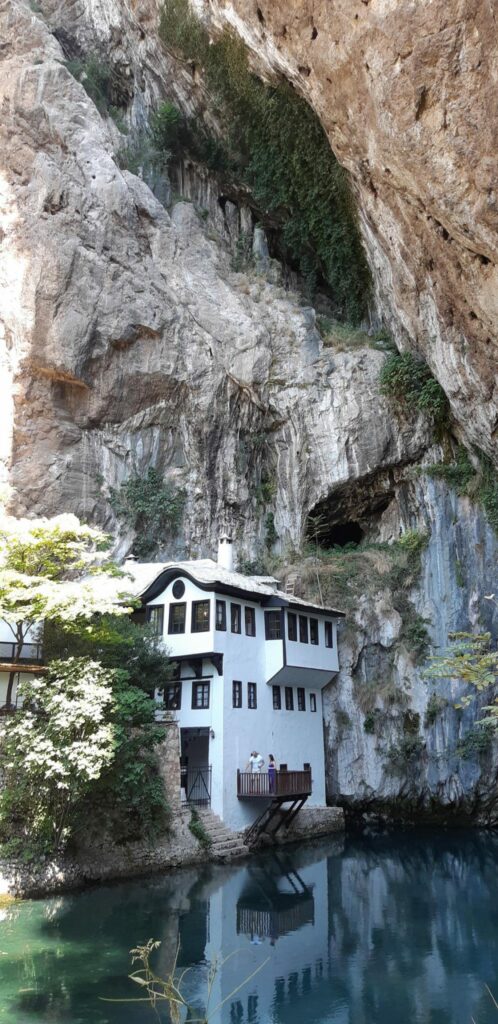 Tekka Blagaj klasztor derwiszów Blagaj Bośnia i Hercegowina na wakacje Vrelo Bune