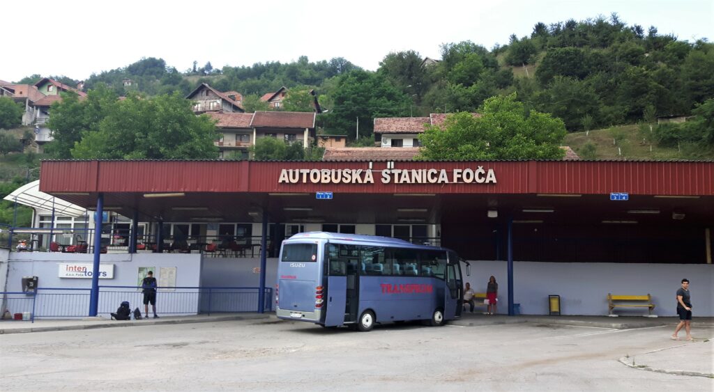 Przystanek autobusowy w Serbii. 