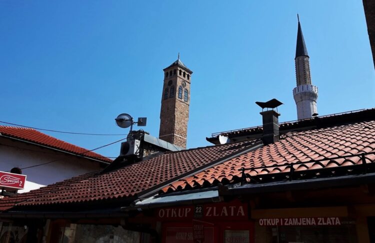 Baščaršija Sarajewo co zobaczyć Sahat Kula