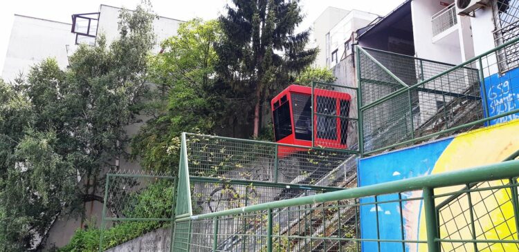 Kosi Lift w dzielnicy Ciglane w Sarajewie. 