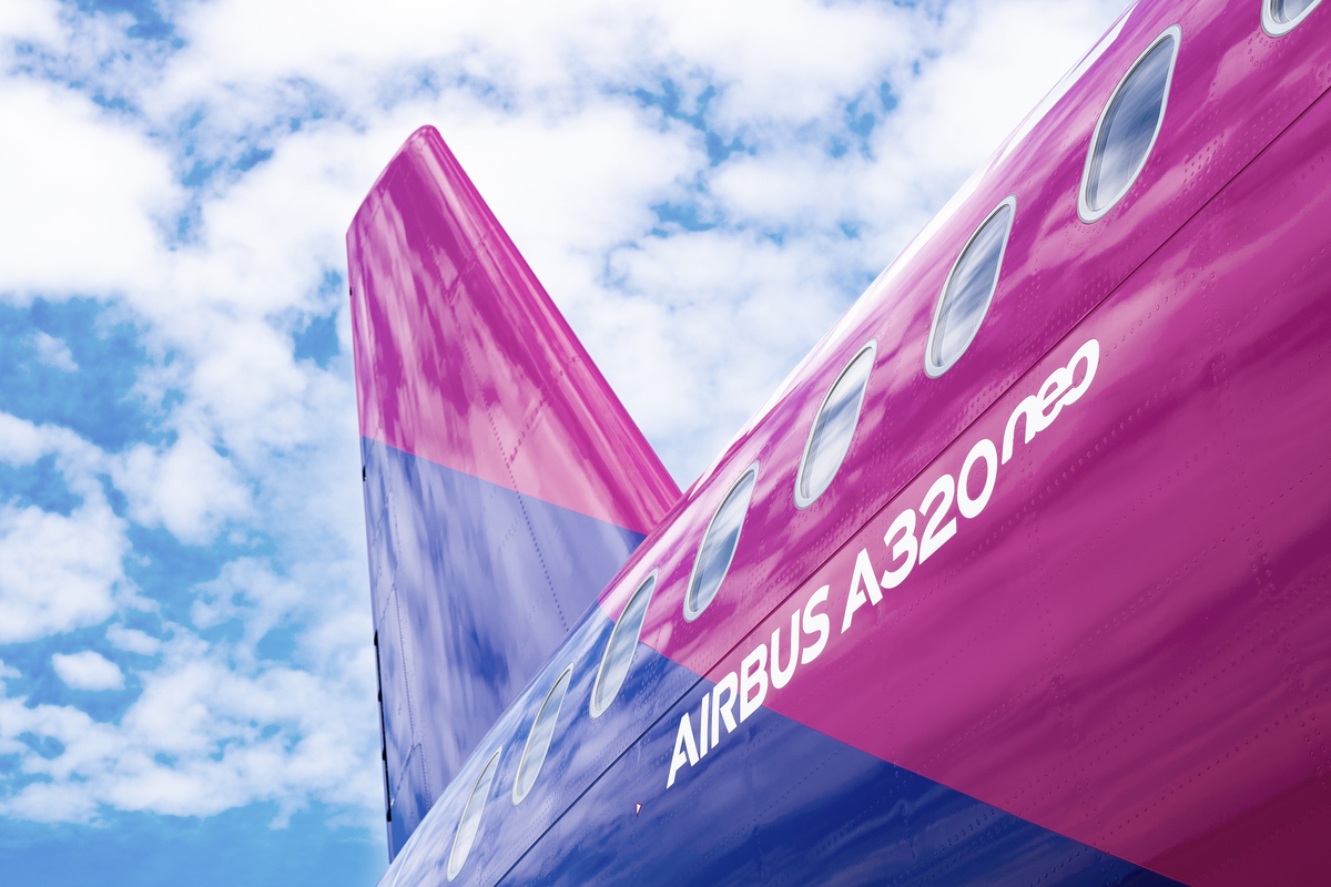 Samolot Wizz Air na lotnisku