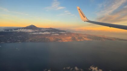 Teide widziane z okna samolotu – opłaty za wejście na wulkan