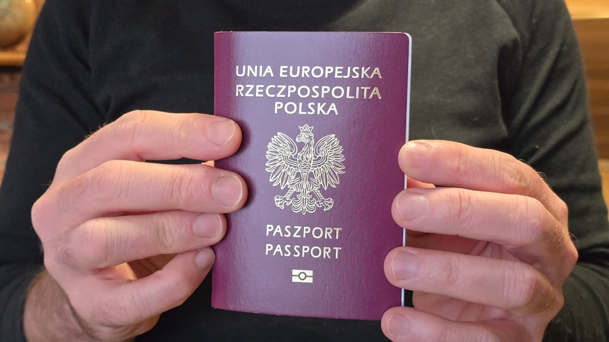 punkt paszportowy na lotnisku we Wrocławiu – paszport biometryczny