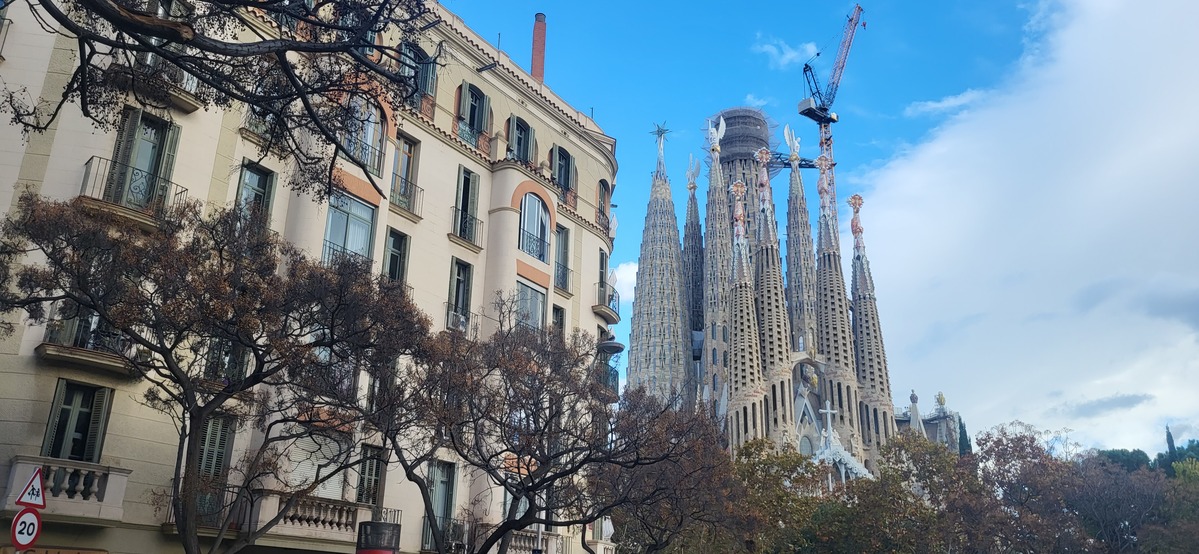 Podatek turystyczny w Barcelonie 2026 – Sagrada Família w stolicy Katalonii