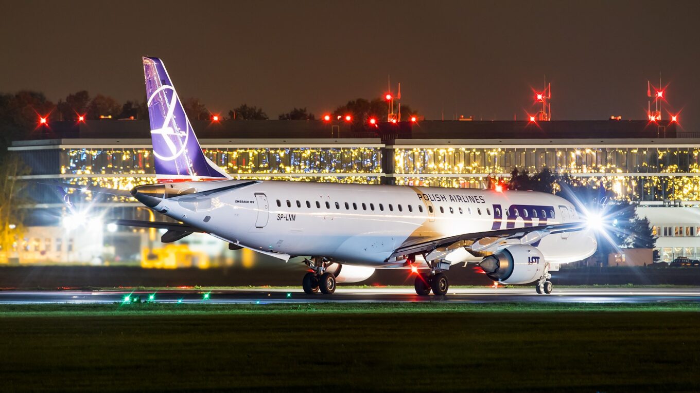 Samolot PLL LOT obsługujący trasę Gdańsk Rzeszów w sezonie letnim 2026