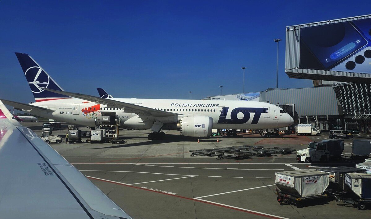 Samolot LOT na trasie Gdańsk–Kraków, sezonowe połączenie krajowe