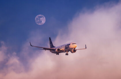 Samolot PLL LOT w locie – linia wprowadza internet Wi-Fi na pokładach swoich maszyn