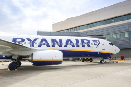 Samolot Ryanair na lotnisku – lato 2026