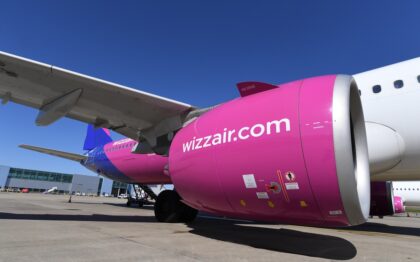 Samolot Wizz Air na płycie lotniska Radom – nowe połączenie do Burgas od lipca 2026