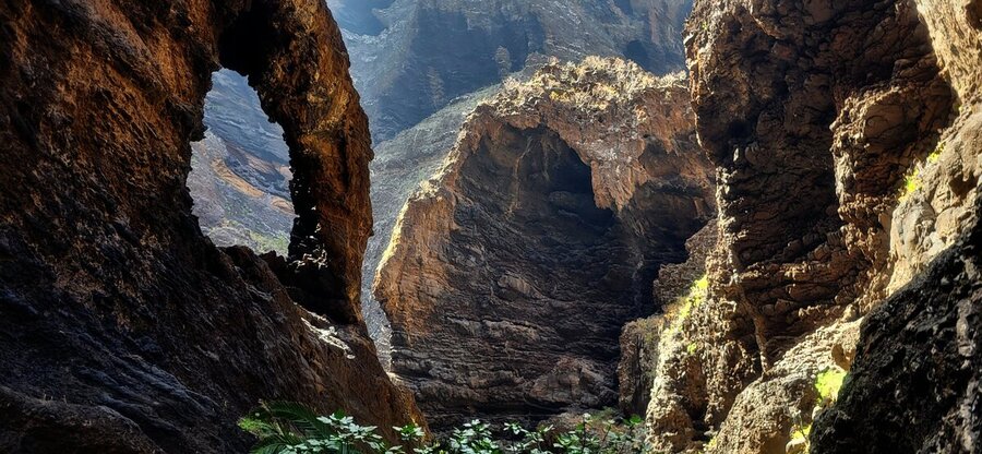 Wąwóz Masca – strome skalne ściany i szlak trekkingowy na Teneryfie