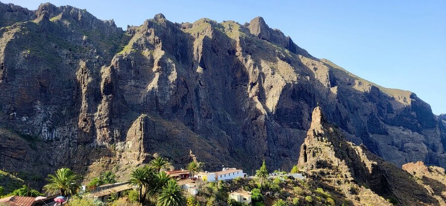 Wąwóz Masca na Teneryfie i masyw Teno widziane z wioski Masca
