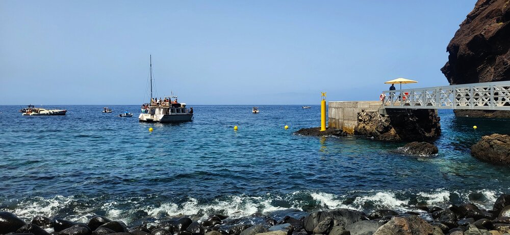 Łodzie przy zatoce Masca na Teneryfie