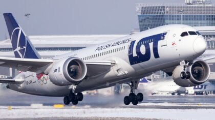 Polacy w Tajlandii czekają na lot powrotny LOT z Bangkoku