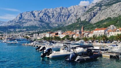 Makarska w Chorwacji, popularna miejscowość turystyczna nad Adriatykiem, gdzie obowiązywać będą nowe przepisy najmu krótkoterminowego