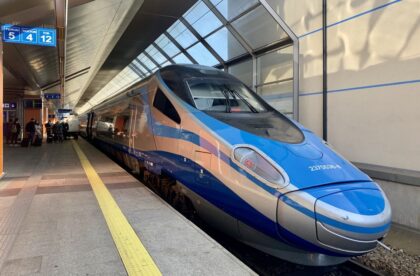 pociąg PKP Intercity na stacji Kraków Główny w Krakowie