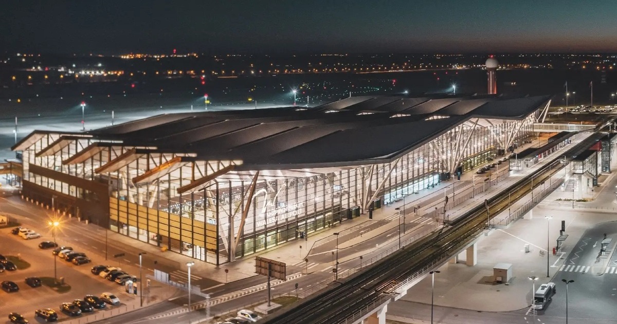 LOT Gdańsk Oslo lotnisko Gdańsk terminal