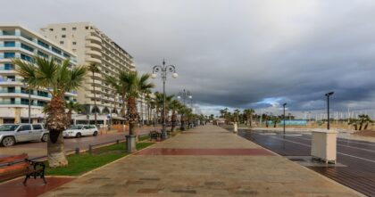 Finikoudes promenade Larnaka Cypr