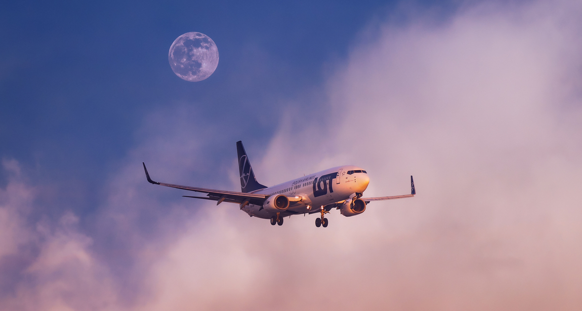 bezpłatna zmiana rezerwacji LOT samolot Polskich Linii Lotniczych