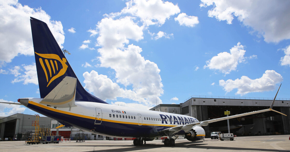 Ryanair samolot na lotnisku