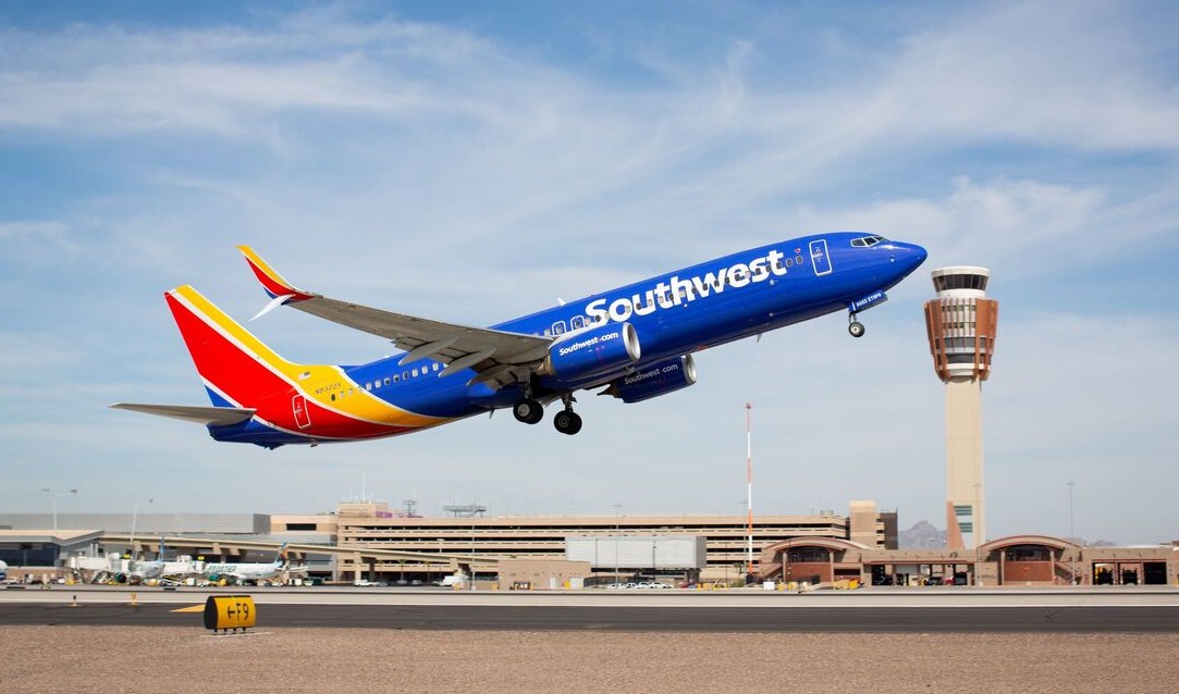 samolot Southwest Airlines startuje z lotniska w USA