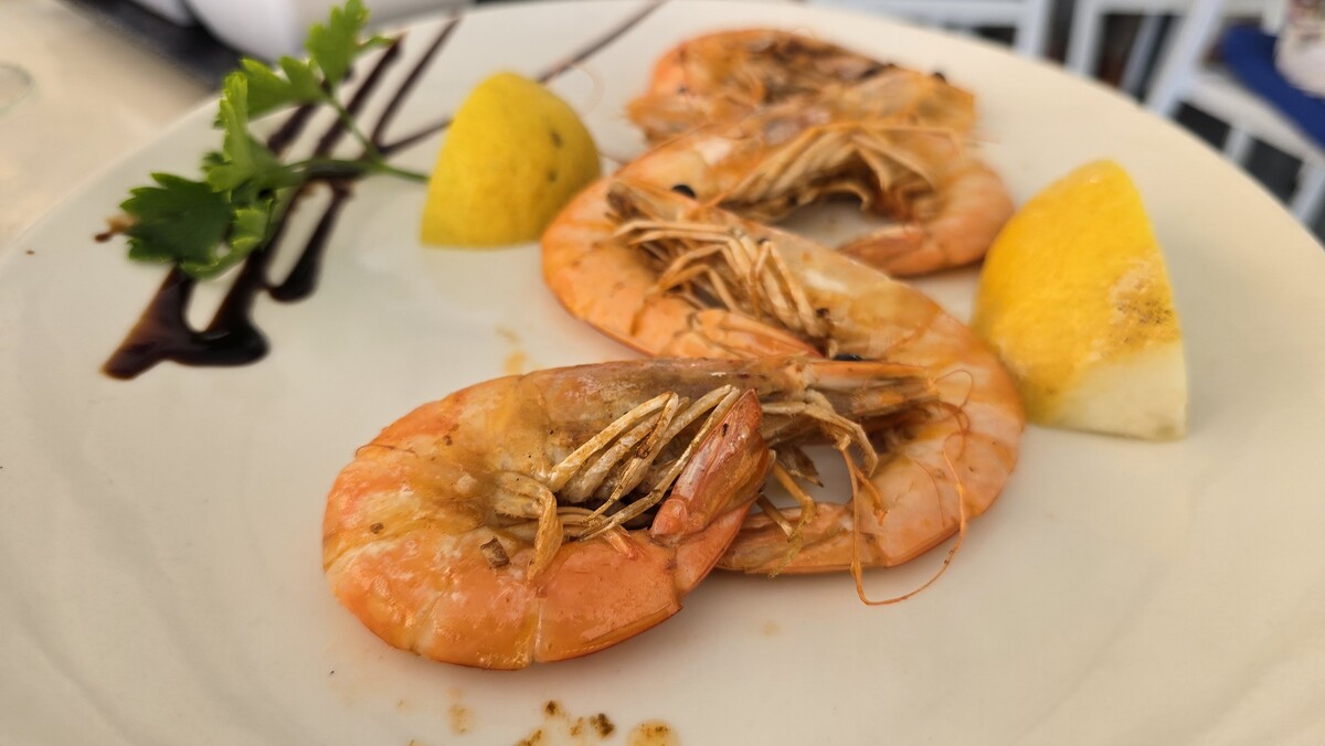 Grillowane krewetki tygrysie w restauracji Rincón del Marinero w Los Cristianos