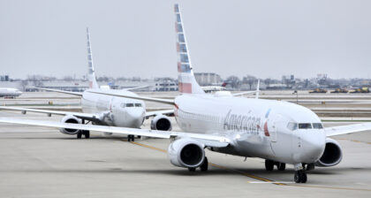 Pożar w samolocie – samolot American Airlines na płycie lotniska