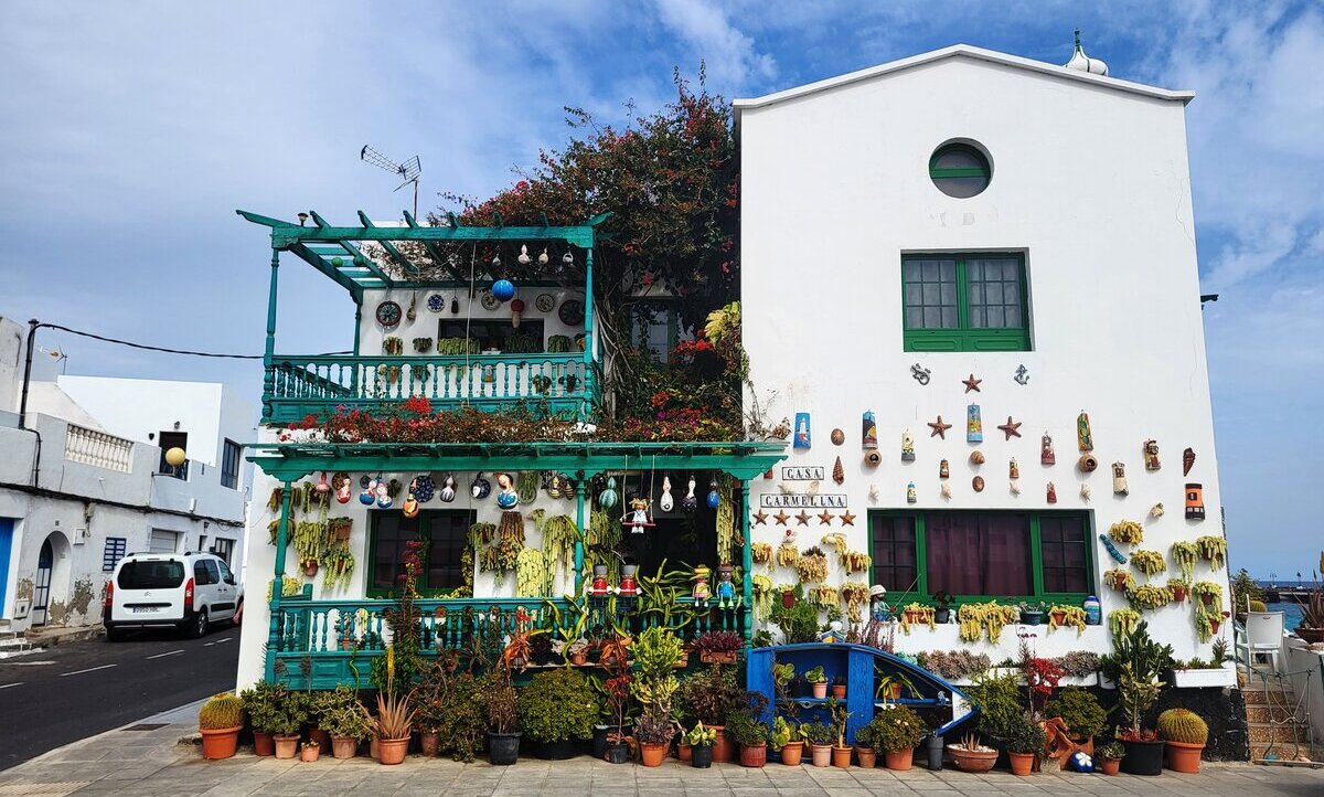 Biała architektura Lanzarote inspirowana stylem Césara Manrique