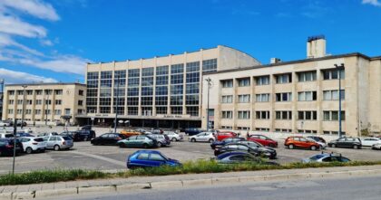 Pociągi w Bośni – budynek dworca kolejowego w Sarajewie