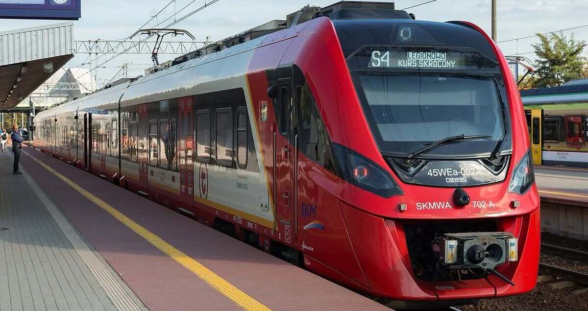 Protest maszynistów – pociąg stojący przy peronie