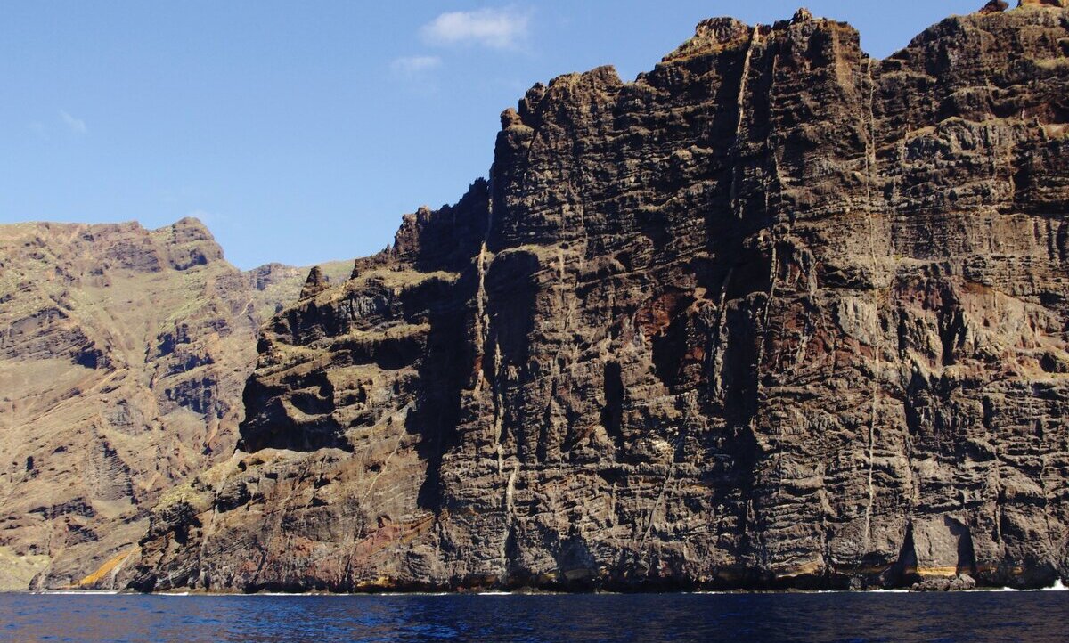 Klify Los Gigantes od strony oceanu – co warto zobaczyć na Teneryfie