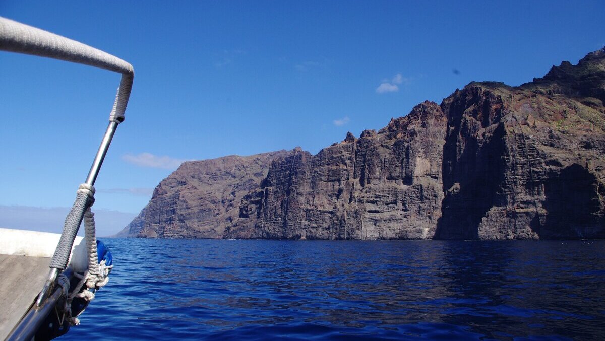 Los Gigantes na Teneryfie – widok na monumentalne klify z portu