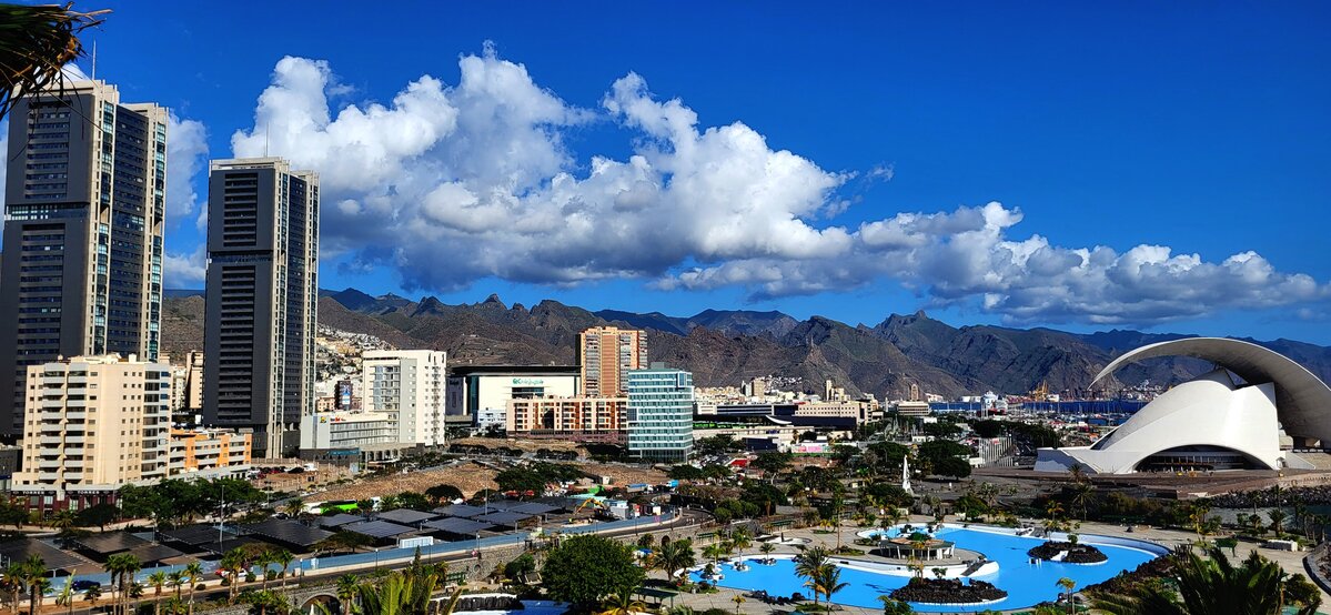 Panorama Santa Cruz de Tenerife z Palmetum – Torres de Santa Cruz, Parque Marítimo i Auditorio
