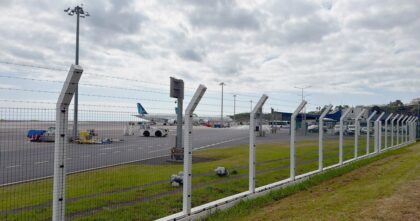 Ryanair na Azory już nie lata. Dwa samoloty na płycie postojowej lotniska Ponta Delgada na wyspie São Miguel.